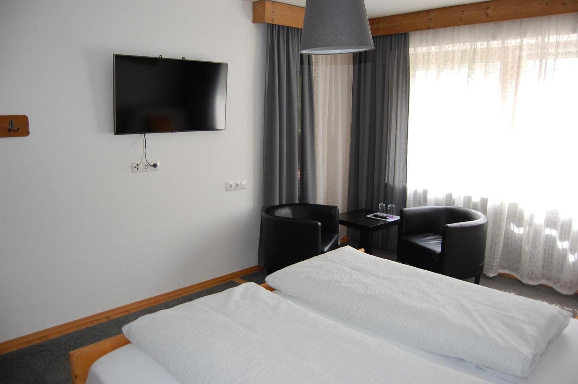 Haus Hager Bed & Breakfast Schlitters Exterior foto